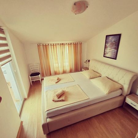 Apartments Nada Krk Town Exterior foto